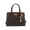Elegante bolso de mano estructurado marrón oscuro con asas y elegante abalorio de cuentas. - Café Con Colgante