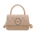 Borsa a tracolla trapuntata beige con elegante chiusura a fiore metallico e chic. - Kaki
