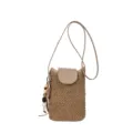 Gevlochten telefoon crossbodytas van stro, kaki minitas met PU flap en houten kralen hanger - Met Hanger / Khaki
