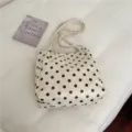 Bolso tote crema de lunares con asas trenzadas, bolso de hombro elegante y casual. - Lunares Grandes Sin Decoración de Pañuelo / Blanco