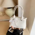 Bolso de mano mujer blanco bandolera con lazo de encaje perla elegante color solido - Con Colgante / Blanco