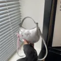 Bolso de hombro de luna plateada con topos dulces, lazo lindo y colgante de perlas para mujer. - Con Colgante / S / Plateado