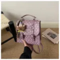 Zaino a pois retrò da donna, borsa casual di grande capacità con ciondolo a forma di orso. - con portachiavi / Viola