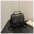 Zaino nero a pois stile college retro vintage, borsa casual alla moda in ecopelle. - senza ciondolo / Nero