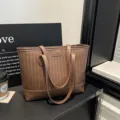 Brown woven leather tote bag casual large capacity shoulder bag commuter handbag for women - Without Pendant / Coffee