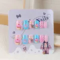 Kinder Press-on Nägel 12 Stk Dopamin süße Cartoon künstliche Nagelkunst Sets für Mädchen bunt - KET125-G Nagelkleber-Set mit Gelee-Kleber, Holzstäbchen & Nagelfeile