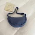Borsa a tracolla mezza luna in nylon tinta unita borsa casual elegante per donna - Blu