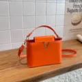 Sac seau de mode orange avec logo V en métal, élégant sac à bandoulière pour femmes. - Orange