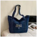 Vintage blauwe denim shopper tas met borduurwerk en comfortabele schouderband voor dagelijks - Donkerblauw Zonder Hanger
