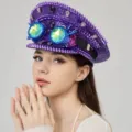 Punk Style lila besetzte Kapitänsmütze mit blauer Brille und bunten Strasssteinen für Damen - Verstellbar / Lila-Blau Nieten Schutzbrille Marinehut