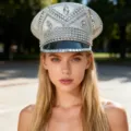 Glamouröser silberner Kapitänshut im Punk-Stil mit funkelnden Strasssteinen für Damen - Verstellbar / Silber-schwarzer Marinehut mit V-förmigen Nieten