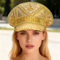 Goldfarbene, mit Strass besetzte Militärmütze, getragen von einem weiblichen Model - Verstellbar / Gold Strass Kreuz Niete Marinehut