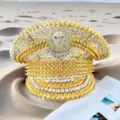 Punk-Stil Gold Pailletten Kapitänmütze mit Strass-Löwenkopf und Nieten-Details - Verstellbar / Gold Löwe Mehrschichtige Nieten Marinehut