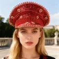 Rote Punk-Stil Marinekappe für Damen mit Pailletten, Stacheln und roten Schmucksteinen. - Verstellbar / Rot-Gold Kreis Mehrschichtiger Strass Marinehut