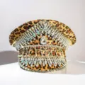 Leoparden-Kapitänsmütze mit funkelnden Strasssteinen und Nieten im modernen Punk-Y2K-Stil - Verstellbar / Leopardenmuster Strass Kette Quaste Marinehut