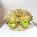 Goldener Pailletten-Navy-Hut mit Strasssteinen und Punk-Kaleidoskop-Brille Set - Verstellbar / Goldener Marinehut mit schweren Pailletten