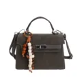 Sac à main en cuir PU gris avec charm perles en bois et fermeture à verrou classique. - Avec Pendentif / Vert