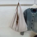 Bolso tote beige minimalista y casual, gran bolso de hombro para uso diario y la moda. - Blanco