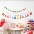 Geburtstag Party Dekoration Banner Set mit bunten Flaggen, Pompons und Hüten für Feier. - Geburtstagsbanner mit Bommeln, Modell A