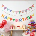 Geburtstagsfeier Deko Set mit bunten Buchstaben Girlanden Wimpelketten und festlichen Luftballons. - Geburtstagsbanner mit Bommeln, Modell B