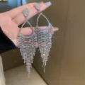 Glänzende Strass Quasten Ohrringe, lange silberne Tropfen Ohrhänger für elegante Frauen - Silberne Tautropfen (172#)