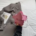 Borsa a tracolla rosa a forma di stella con catena in metallo e viso carino per donne. - Rosa