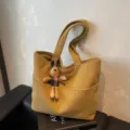 Gelbe Kord-Tragetasche für Damen, große Schultertasche mit süßem Hasen-Anhänger für Alltag. - Nur Einzelbeutel / Khaki