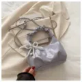 Élégant sac à main argenté plissé pour femme, sac fourre-tout tendance avec pendentif perle. - Violet