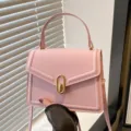 Sac à bandoulière rose pour femme, élégant mini sac à main tendance avec serrure. - Rose
