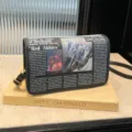 Stylish retro newspaper print chain shoulder bag for women, chic casual crossbody square bag. - Black