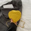 Gele gewatteerde hart ketting mini crossbody tas voor dames trendy retro mode schoudertas - Geel
