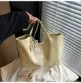 Casual minimalista ανοιχτό κίτρινο tote τσάντα καθημερινής χρήσης με κομψό φιόγκο. - Με Στολίδι / Κίτρινο