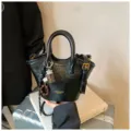 Damen Retro schwarze Handtasche Vintage minimalistische Schulter Umhängetasche stilvoll - Mit Anhänger / Schwarz