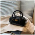 Schwarze glänzende Boston-Tasche für Damen, stylische Handtasche und lässige Umhängetasche. - Nur Einzelbeutel / Schwarz