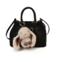 Schwarze Leo-Print Beuteltasche mit Lackgriff und süßem Plüsch-Kaninchen-Schlüsselanhänger. - Nur Einzelbeutel / Schwarz