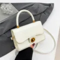 Bolso de mano minimalista blanco bandolera, bolso cuadrado pequeño mujer invierno. - Con Colgante / Blanco