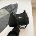 Bolso de axila de cuero PU negro con decoracion de estrella metalica, bolso de hombro chic. - Negro