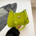 Bolso de hombro estilo coreano para mujer con estrella de metal y asas anudadas. - Verde