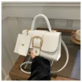 Bolso bandolera cuadrado blanco para mujer con asa superior y hebilla de metal. - Blanco
