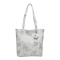 Stijlvolle witte vlinder print shopper tas uitgerust met een schattige fluffy pluche hanger. - Zilver
