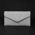 Detailopname van luxe witte parels kraal avondtasje, elegante textuur voor feestelijke jurk. - 23.5*1*13cm / Zilver