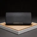 Elegante zwarte avondtas met een stijlvolle metalen sluiting voor feest en bruiloft. - Zwart