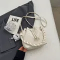 Bolso cubo blanco de piel sintética con asa trenzada, elegante bolso de hombro para mujer. - Con Colgante / Blanco Roto