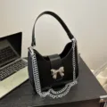 Zwarte schoudertas voor dames, stijlvolle onderarmtas met zilveren ketting en strik. - Zwart