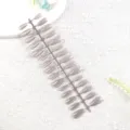 Uñas postizas grises ojo de gato detalle, tips de uñas premium en soporte de exhibición. - Niebla Gris Fría Transparente