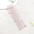 Vista detallada uñas postizas ojo de gato, tips falsos rosa nude en tira, set de manicura - Niebla Morada Ligera Transparente