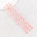 Detalle de uñas postizas en molde con bonitos estampados de huellas de gato y notas. - Rosa Transparente Lindo