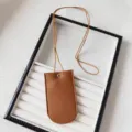 Bruine lederen nekzak halsketting stijlvolle mini draagbare sleutelhouder accessoires mode - Bruin