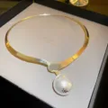 Gold-tone choker necklace with large pearl pendant and floral detail, elegant jewelry piece. - Gold Regular Artificial Pearl Necklace (119#)