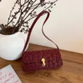 Modische bordeauxrote Leopardenmuster Schultertasche mit edlem goldenem Schloss. - Rot